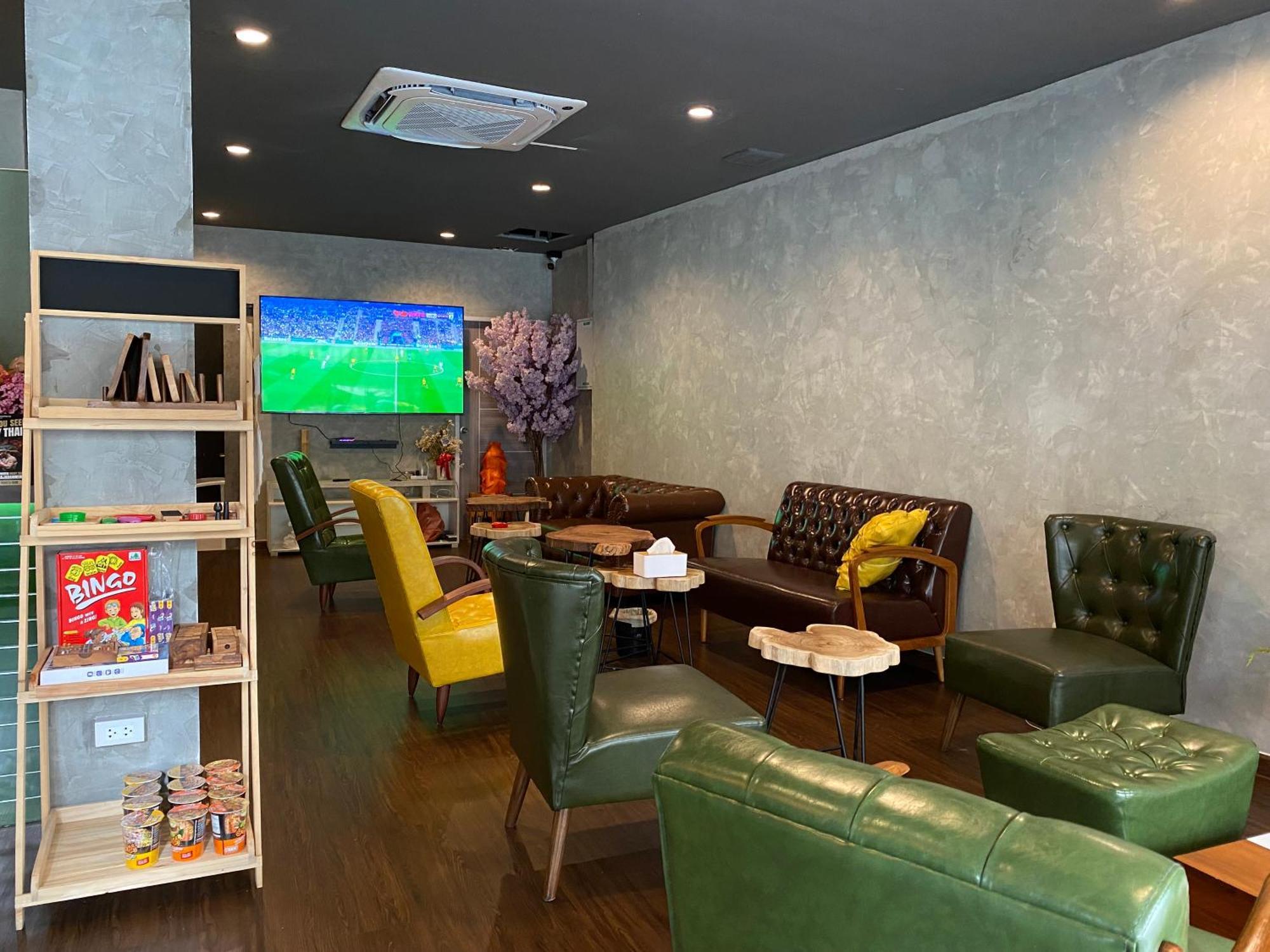 Bud Brew Beyond Dispensary And Hotel Бангкок Екстер'єр фото