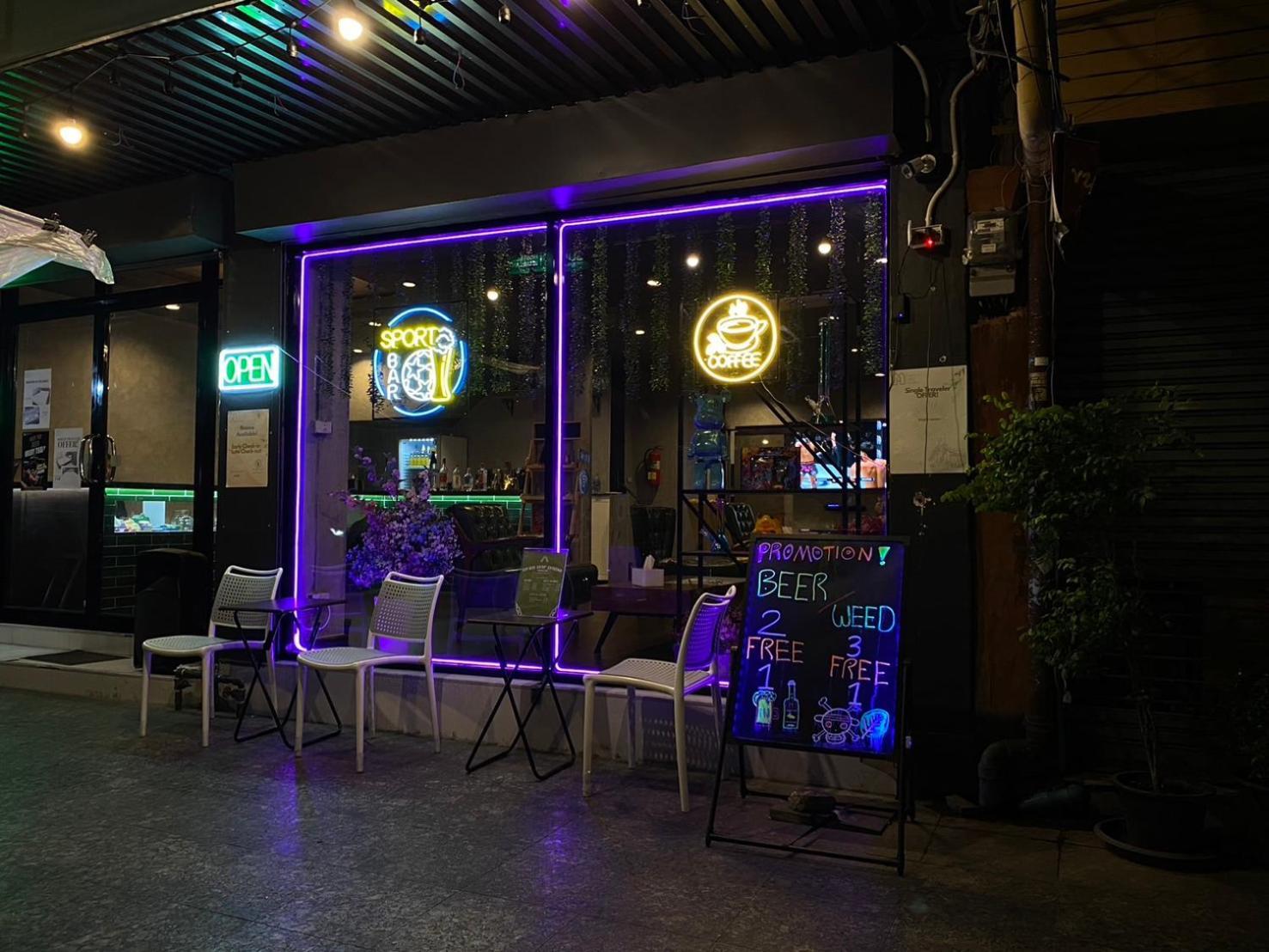 Bud Brew Beyond Dispensary And Hotel Бангкок Екстер'єр фото
