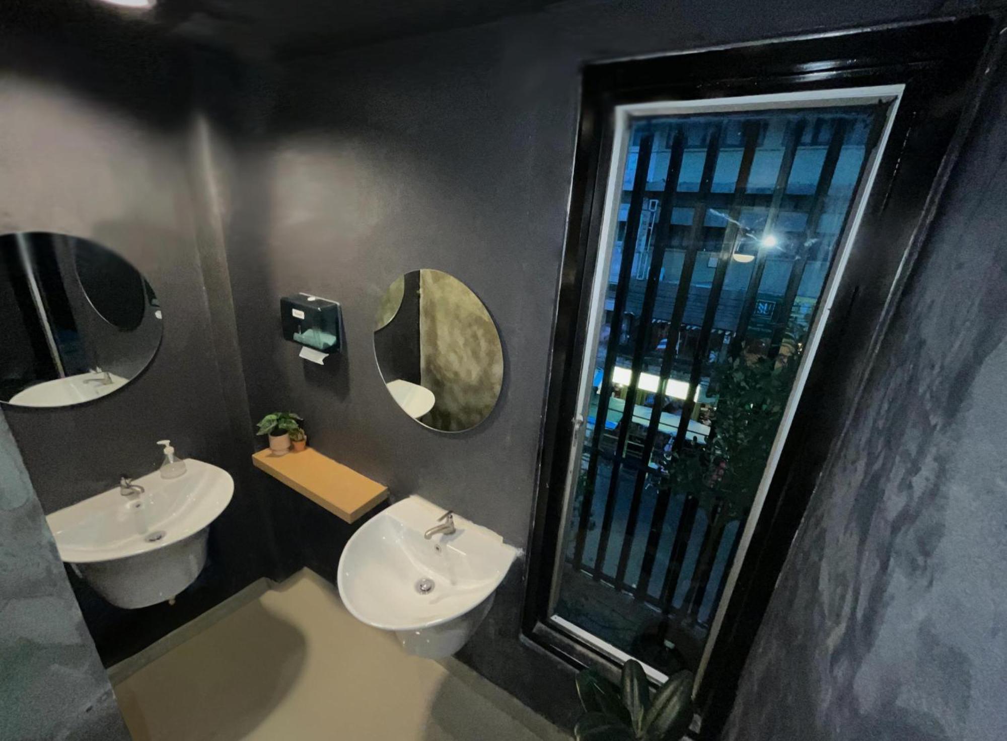 Bud Brew Beyond Dispensary And Hotel Бангкок Екстер'єр фото