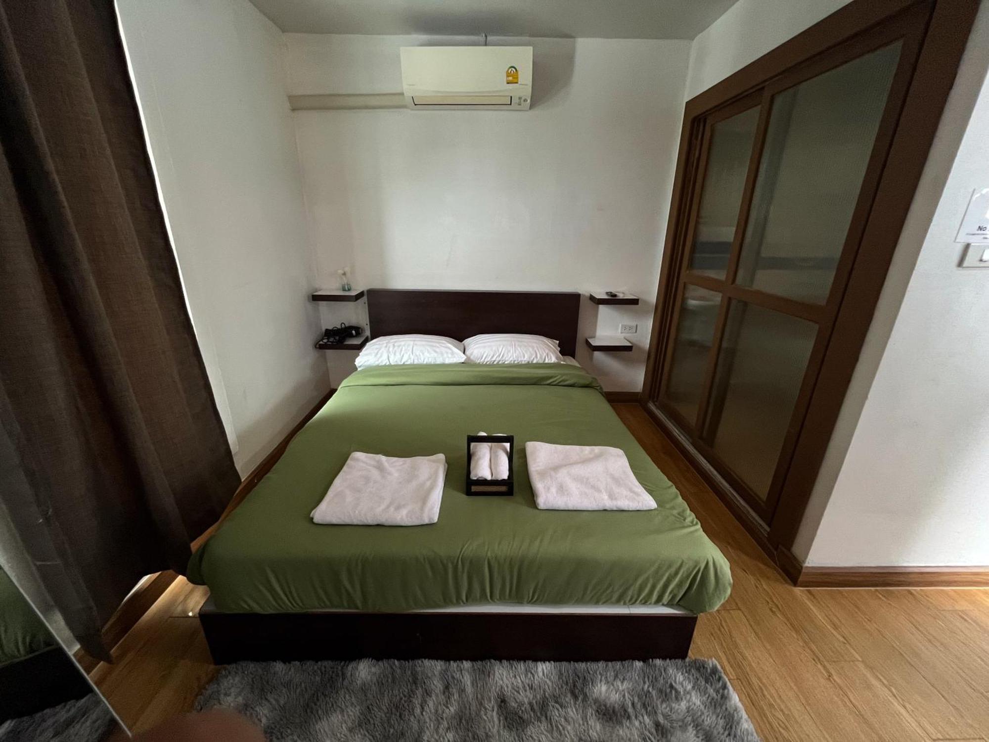 Bud Brew Beyond Dispensary And Hotel Бангкок Екстер'єр фото
